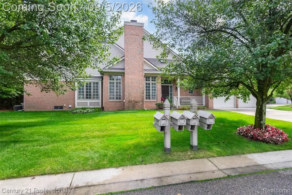 3 Bed 3 Bath Urban Residential Condo in Troy, MI - 4