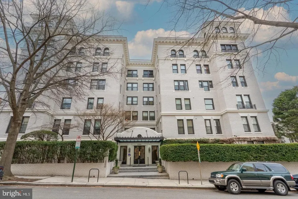 3 Bed 3 Bath Urban Residential Condo in Washington, DC