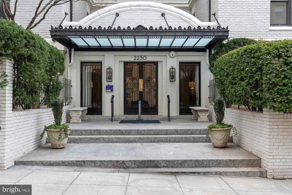 3 Bed 3 Bath Urban Residential Condo in Washington, DC - 2