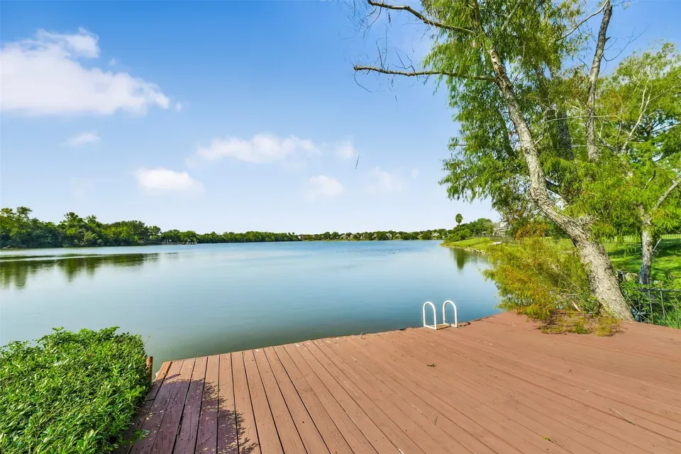 3 Bed 4 Bath Established Contemporary Home in Pearland, TX - 1