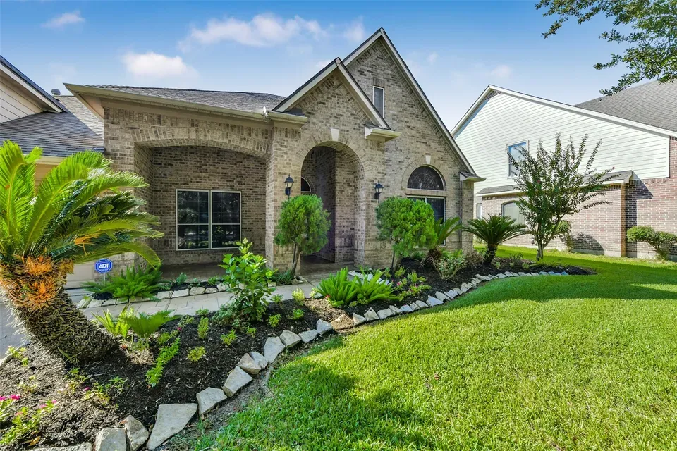 3 Bed 4 Bath Established Contemporary Home in Pearland, TX - 5