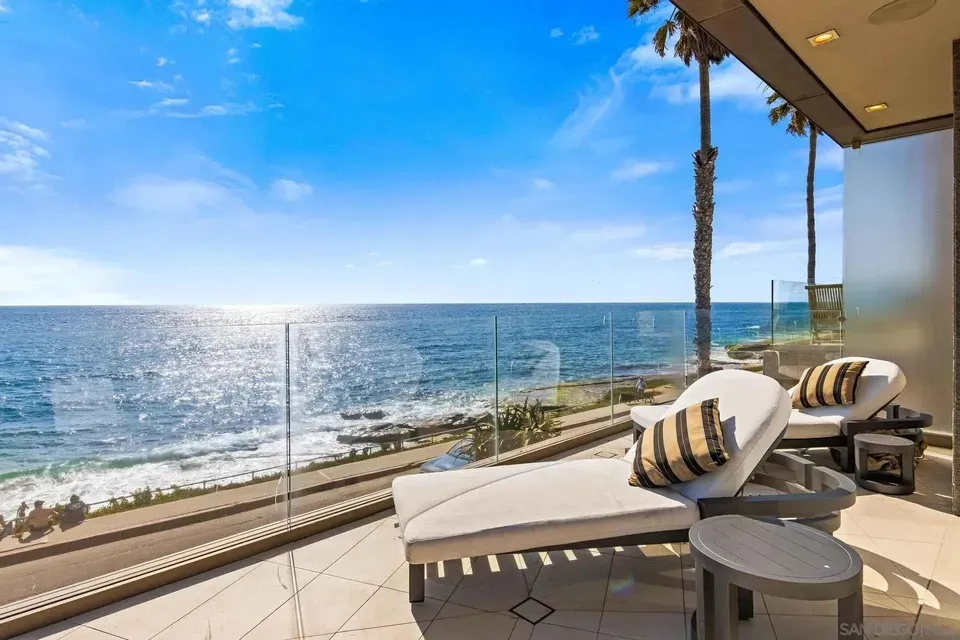 3 Bed 4 Bath Established Contemporary Home in San Diego, CA - 2