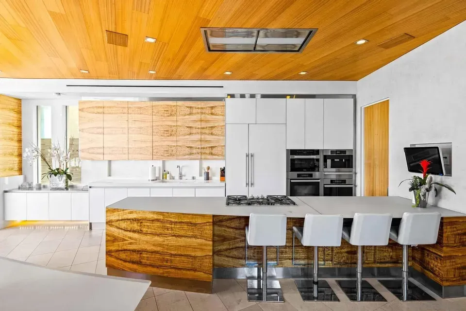 3 Bed 4 Bath Established Contemporary Home in San Diego, CA - 3