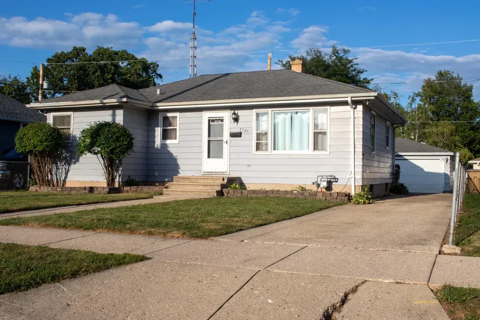 3 Bed 4 Bath Established Mid-Century Residence in Kenosha, WI - 1