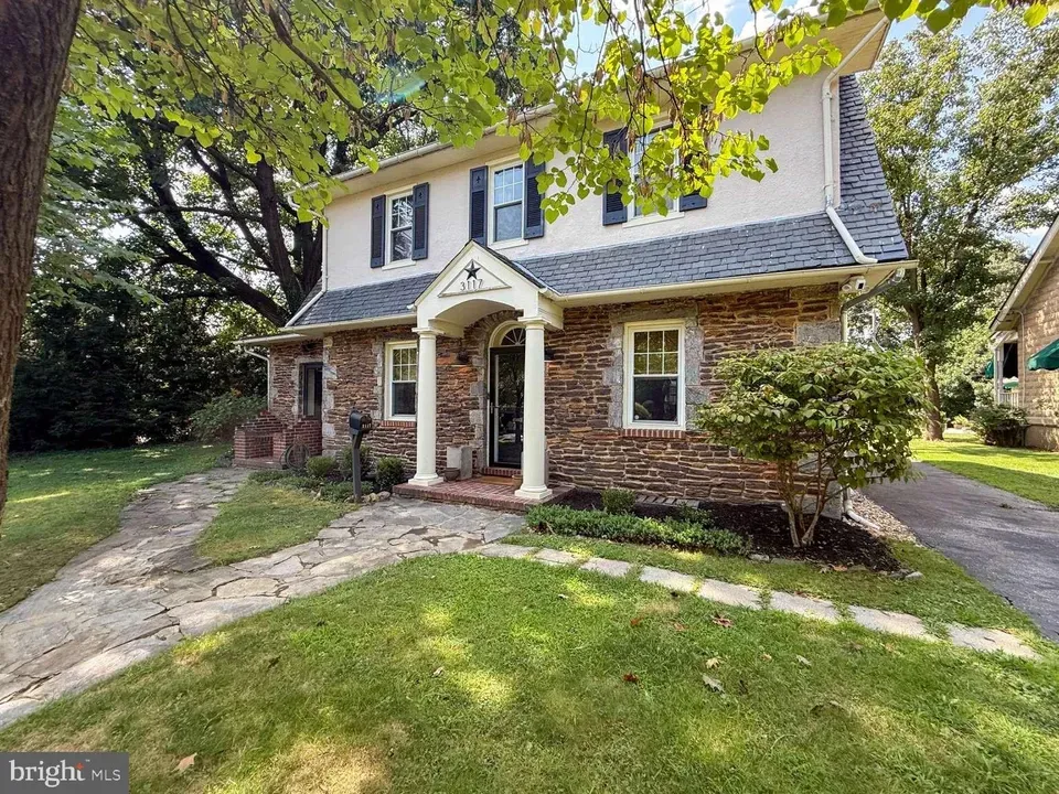 4 Bed 1 Bath Classic Historic Era Home in Baltimore, MD - 2