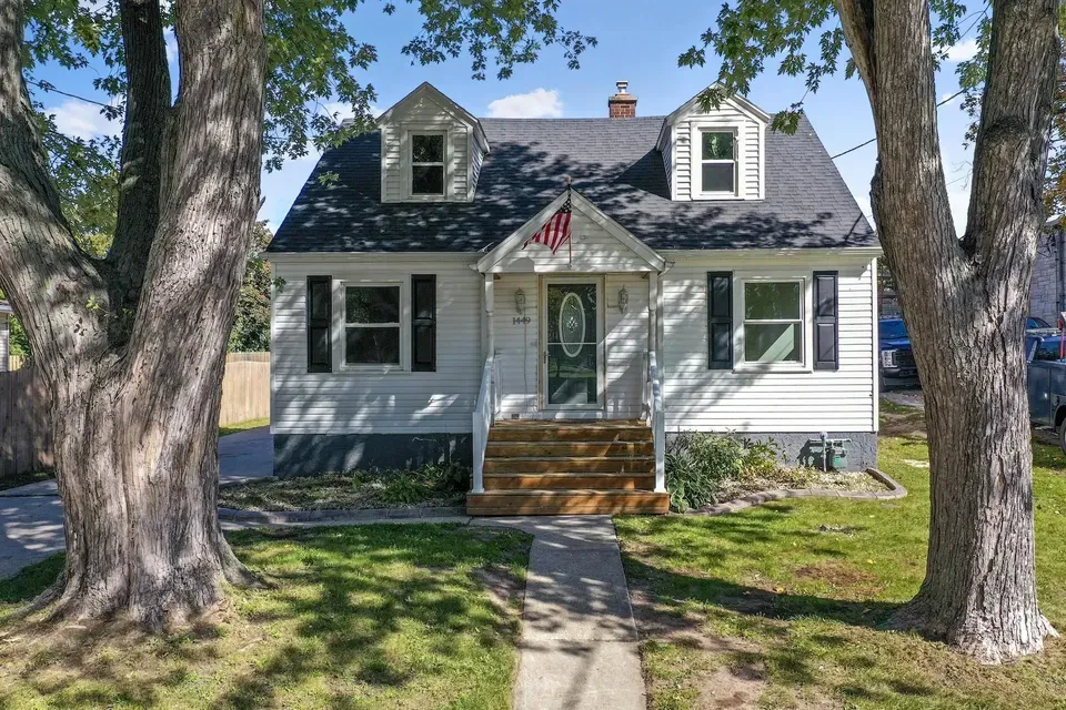 4 Bed 1 Bath Classic Historic Era Home in Green Bay, WI