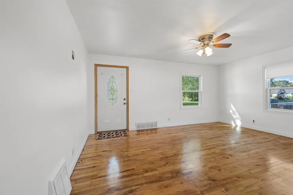 4 Bed 1 Bath Classic Historic Era Home in Green Bay, WI - 3