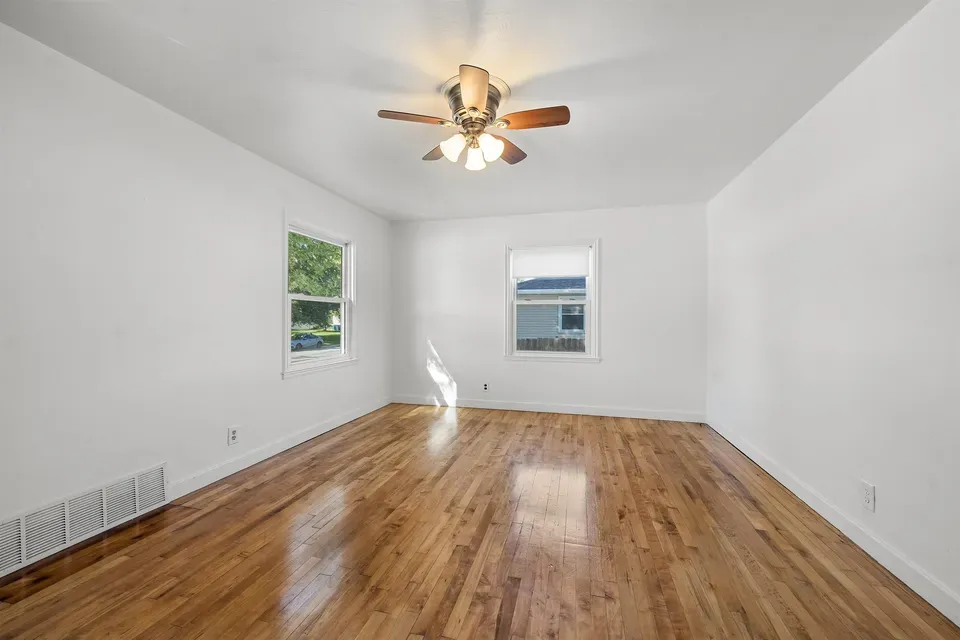 4 Bed 1 Bath Classic Historic Era Home in Green Bay, WI - 4