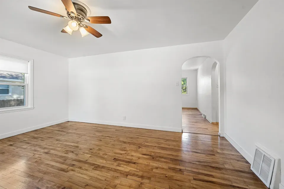 4 Bed 1 Bath Classic Historic Era Home in Green Bay, WI - 5