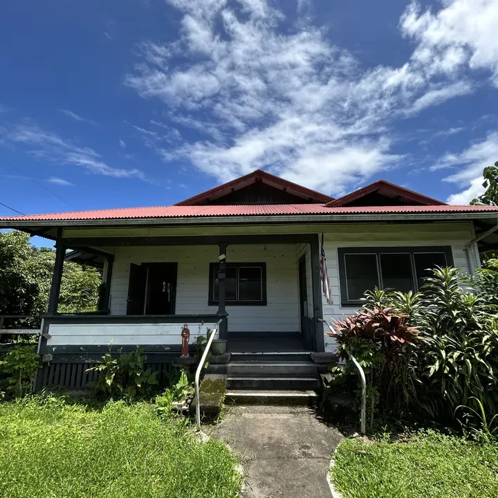 4 Bed 1 Bath Classic Historic Era Home in Hilo, HI