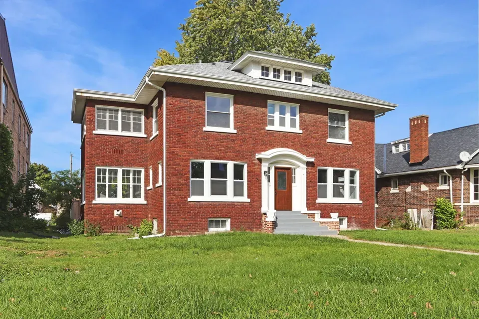 4 Bed 1 Bath Classic Historic Era Home in Kenosha, WI - 2