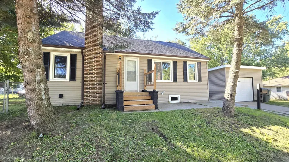 4 Bed 1 Bath Classic Historic Era Home in Lansing, MI