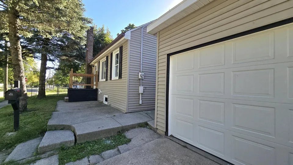 4 Bed 1 Bath Classic Historic Era Home in Lansing, MI - 2