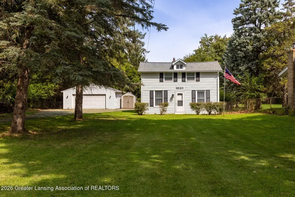 4 Bed 1 Bath Classic Historic Era Home in Lansing, MI - 2