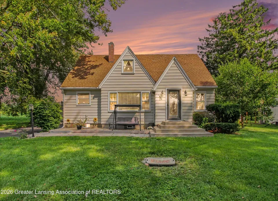 4 Bed 1 Bath Classic Historic Era Home in Lansing, MI