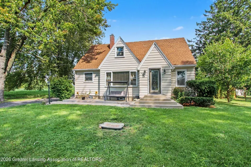 4 Bed 1 Bath Classic Historic Era Home in Lansing, MI - 2