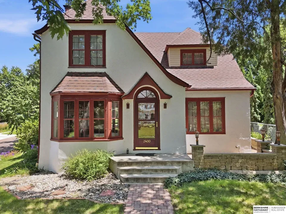 4 Bed 1 Bath Classic Historic Era Home in Lincoln, NE