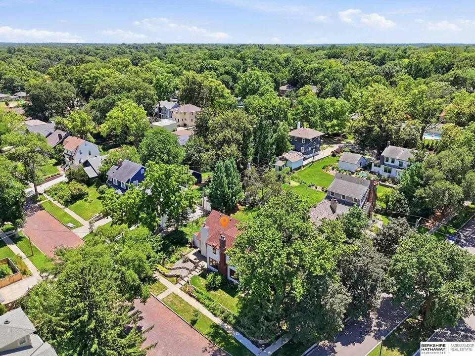 4 Bed 1 Bath Classic Historic Era Home in Lincoln, NE - 2