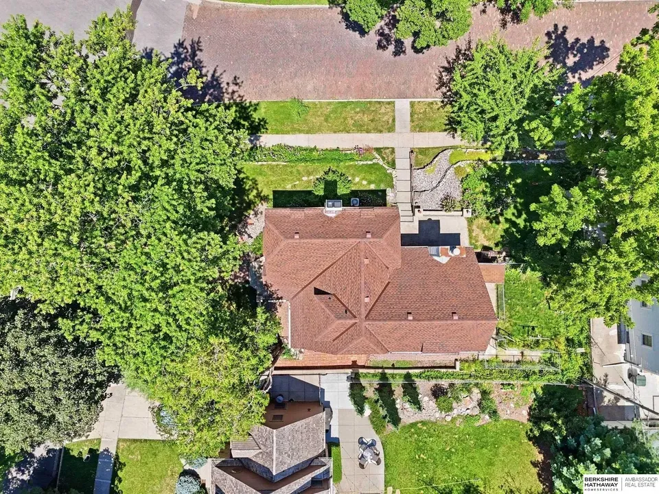 4 Bed 1 Bath Classic Historic Era Home in Lincoln, NE - 3