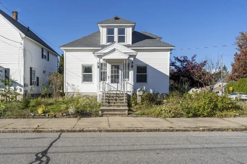 4 Bed 1 Bath Classic Historic Era Home in Manchester, NH