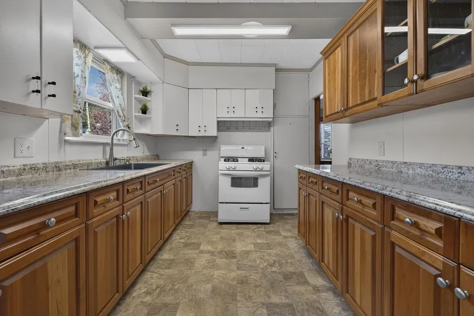 4 Bed 1 Bath Classic Historic Era Home in Manchester, NH - 3
