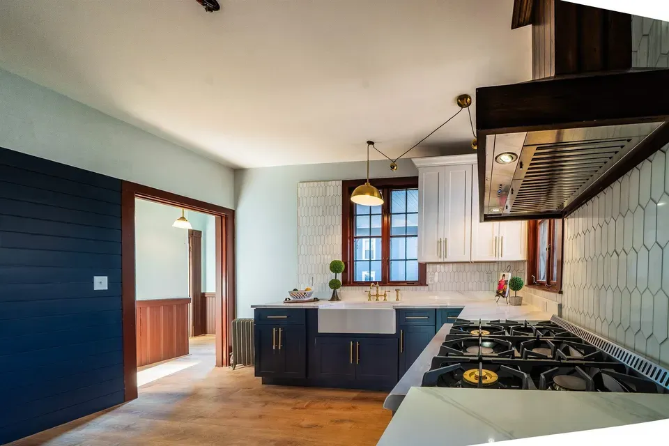4 Bed 1 Bath Classic Historic Era Home in Nashua, NH - 5