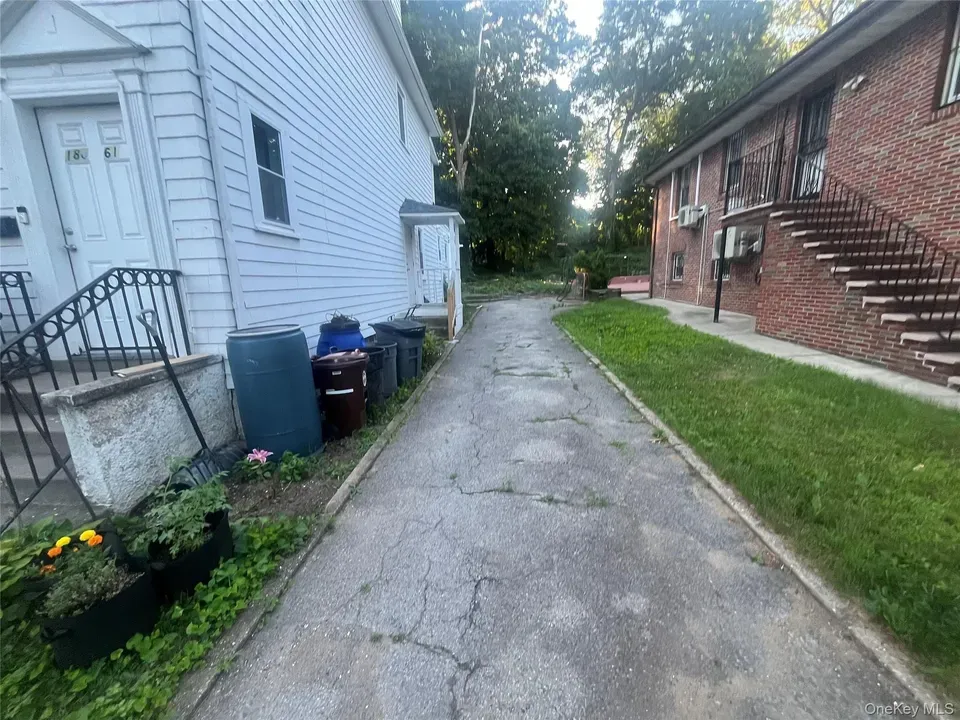 4 Bed 1 Bath Classic Historic Era Home in Queens, NY - 2