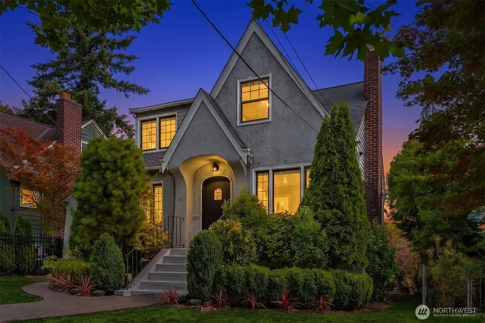 4 Bed 1 Bath Classic Historic Era Home in Seattle, WA - 3