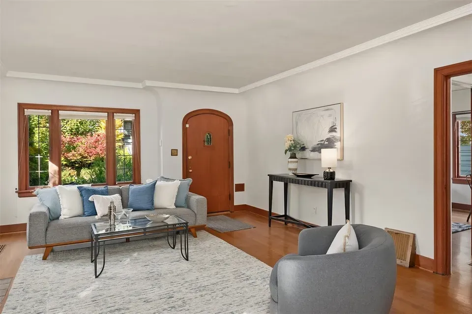 4 Bed 1 Bath Classic Historic Era Home in Seattle, WA - 4