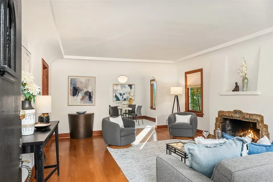 4 Bed 1 Bath Classic Historic Era Home in Seattle, WA - 5