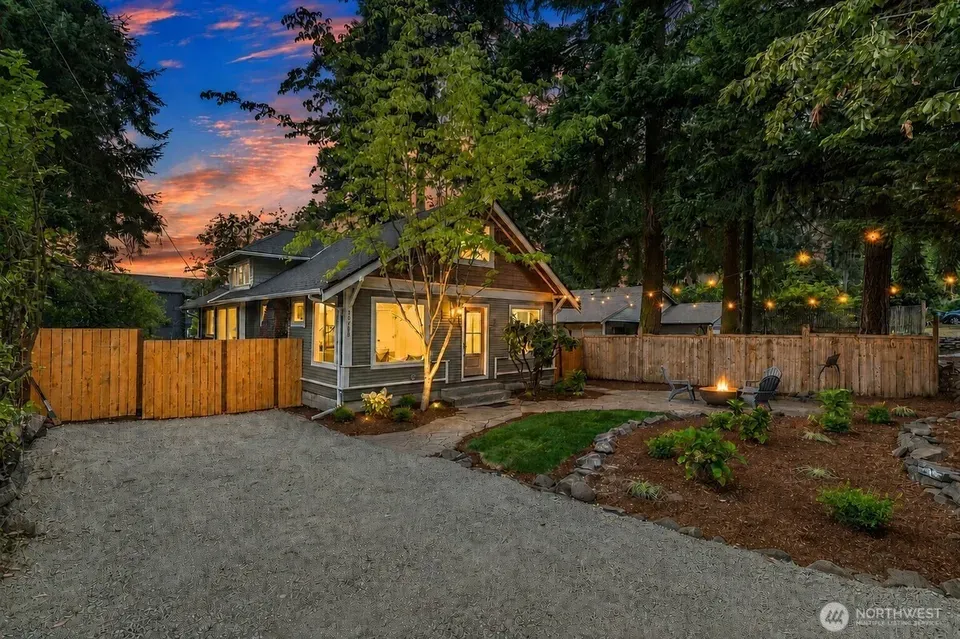 4 Bed 1 Bath Classic Historic Era Home in Seattle, WA - 1