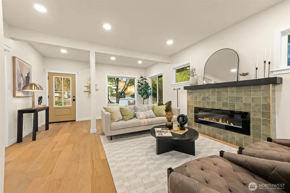4 Bed 1 Bath Classic Historic Era Home in Seattle, WA - 3