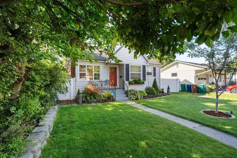 4 Bed 1 Bath Classic Historic Era Home in Spokane, WA - 2
