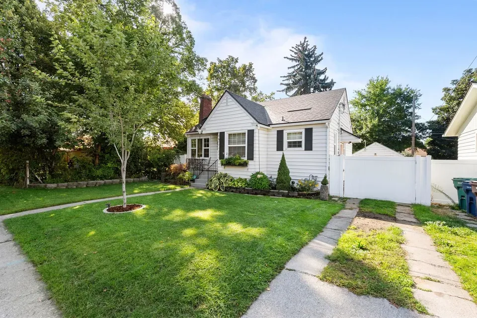 4 Bed 1 Bath Classic Historic Era Home in Spokane, WA - 3