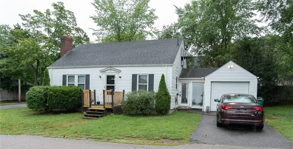 4 Bed 1 Bath Classic Historic Era Home in Warwick, RI - 1
