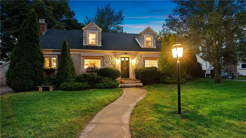 4 Bed 1 Bath Classic Historic Era Home in Warwick, RI - 2