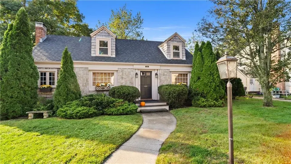 4 Bed 1 Bath Classic Historic Era Home in Warwick, RI - 3