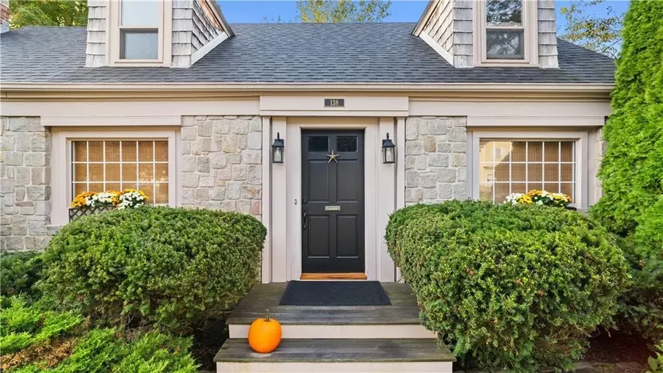 4 Bed 1 Bath Classic Historic Era Home in Warwick, RI - 5