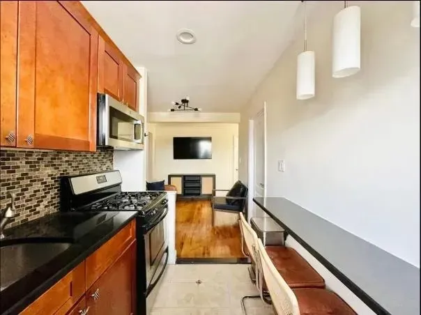 4 Bed 1 Bath Contemporary High-Rise Condo in Brooklyn, NY - 5