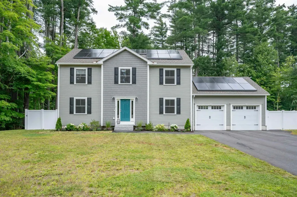 4 Bed 1 Bath Contemporary High-Rise Condo in Nashua, NH