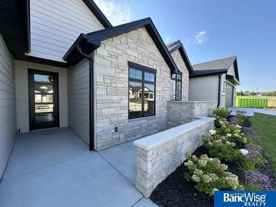 4 Bed 1 Bath Contemporary Multi-Level Townhome in Lincoln, NE - 2