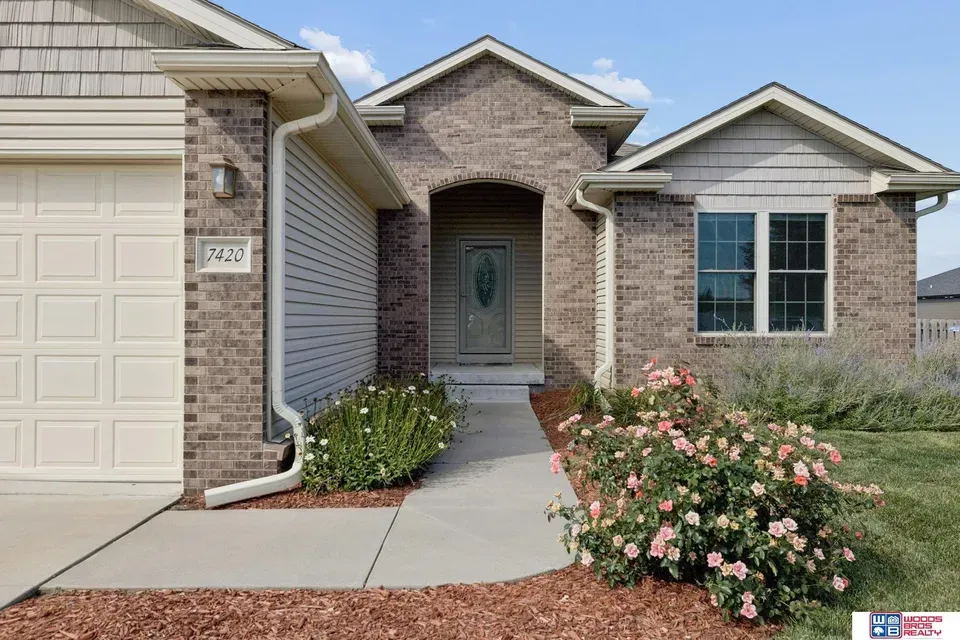 4 Bed 1 Bath Established Contemporary Home in Lincoln, NE - 3