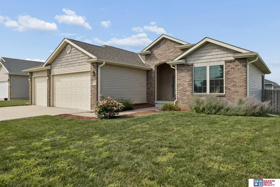 4 Bed 1 Bath Established Contemporary Home in Lincoln, NE - 4