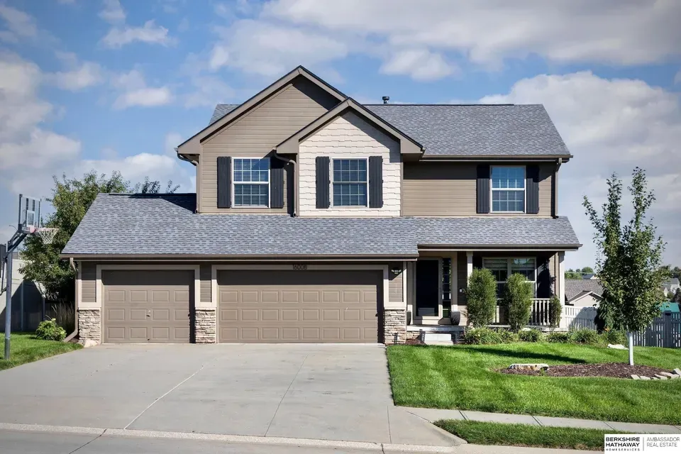 4 Bed 1 Bath Established Contemporary Home in Omaha, NE