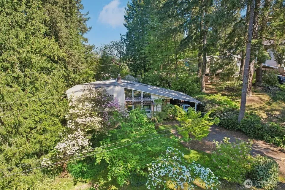 4 Bed 1 Bath Established Mid-Century Residence in Bellevue, WA