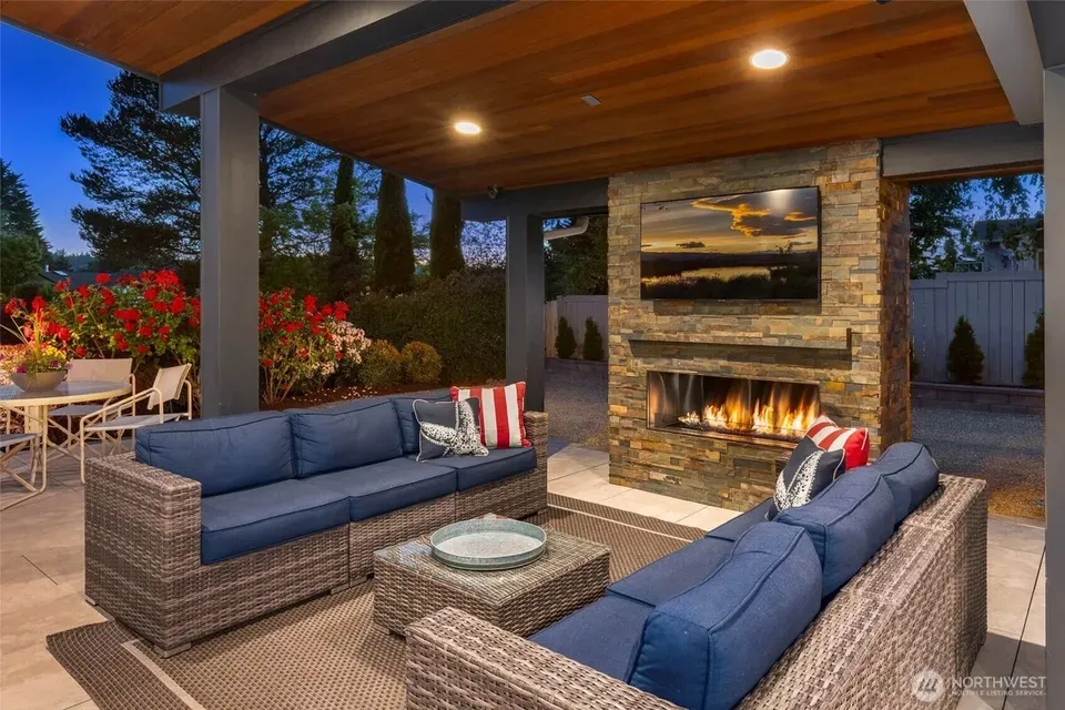 4 Bed 1 Bath Established Mid-Century Residence in Bellevue, WA - 2