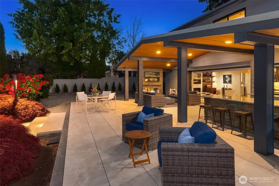 4 Bed 1 Bath Established Mid-Century Residence in Bellevue, WA - 3