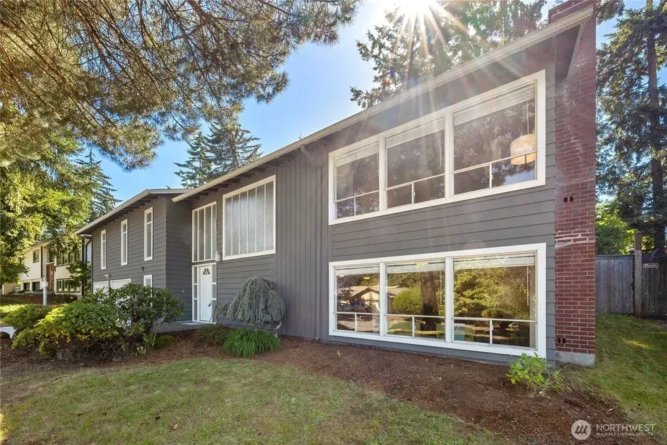4 Bed 1 Bath Established Mid-Century Residence in Bellevue, WA