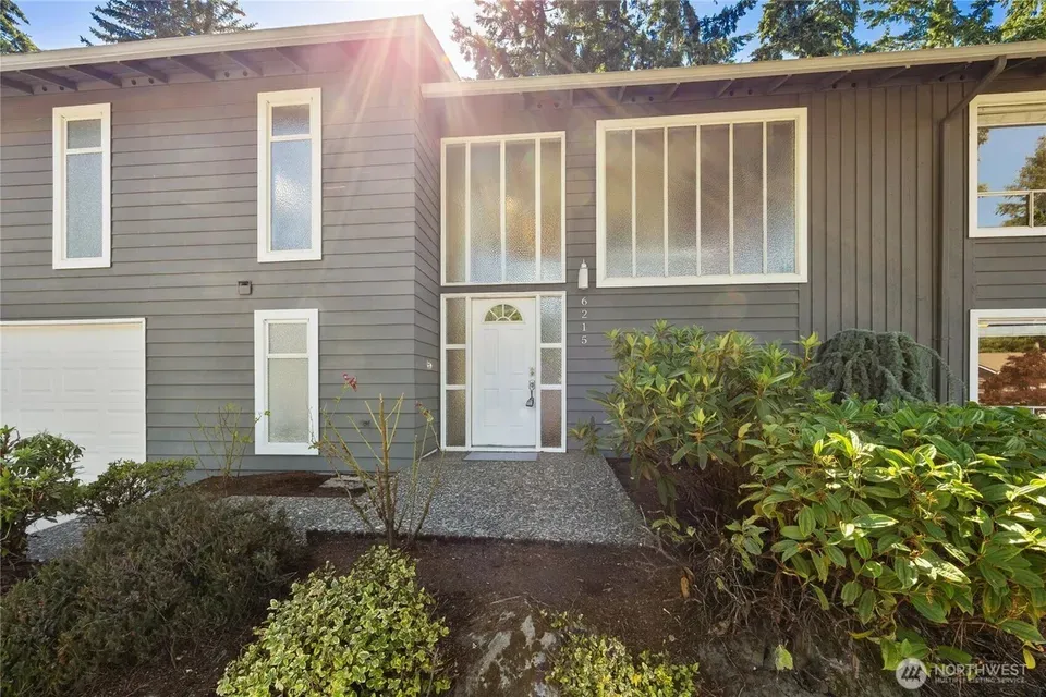 4 Bed 1 Bath Established Mid-Century Residence in Bellevue, WA - 4