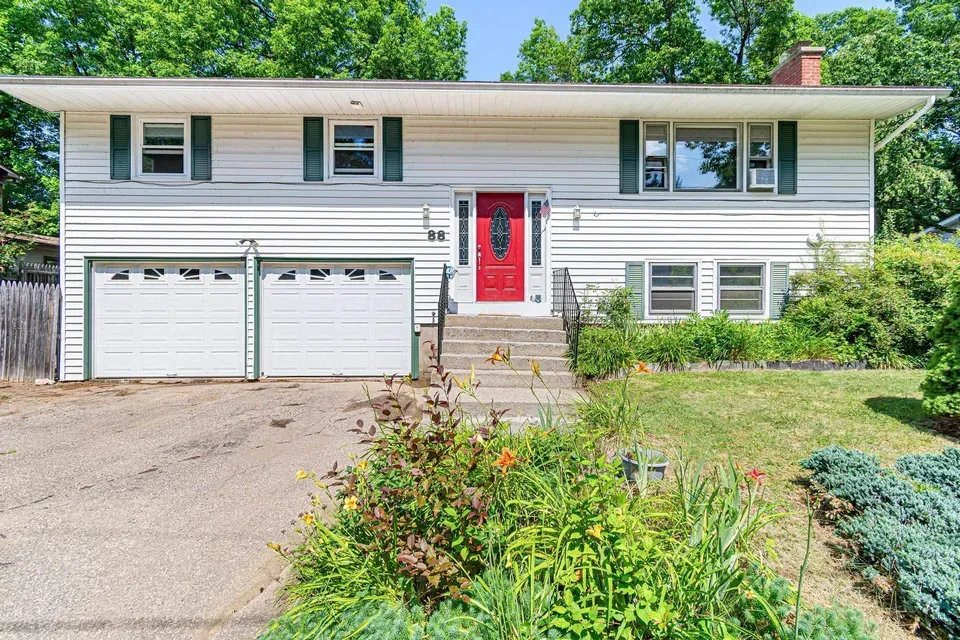 4 Bed 1 Bath Established Mid-Century Residence in Burlington, VT - 2